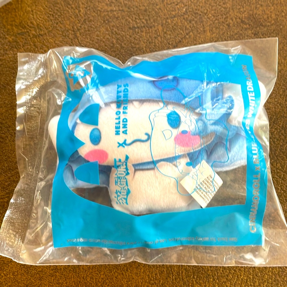 2024 McDonald’s Hello Kitty x YuGiOh! Cinnamon roll z Blue Eyes White Dragon